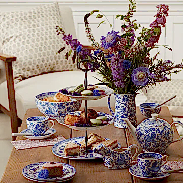 Blue Regal Peacock Cow Creamer 150ml/0.25pt Gift Boxed